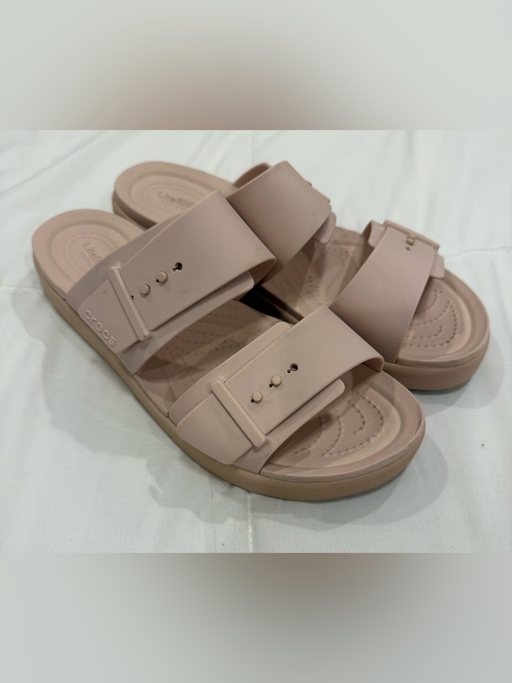 Crocs Brooklyn Buckle Low Low Slide Sandal Latte Tan Beige Size 10